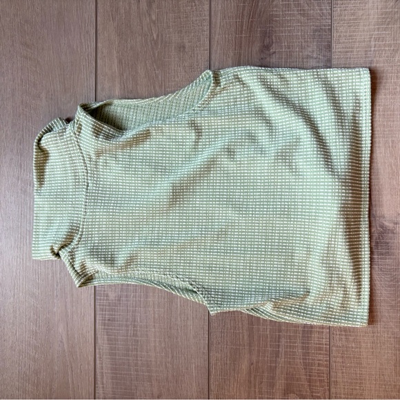 Urban outfitters caution to the wind Green Textured Women's Top - Picture 5 of 5